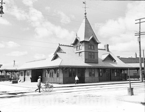 Historic Black & White Photo - Niagara Falls, New York - The Erie & Ontario Railway Station, c1910 -