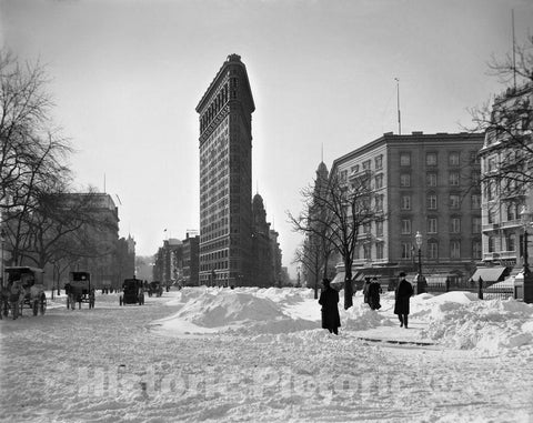 New York City Historic Black & White Photo, Flatiron Building, c1905 -