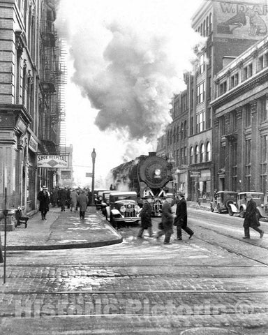 Historic Black & White Photo - Syracuse, New York - Pulling into Downtown Syracuse, 1933 -